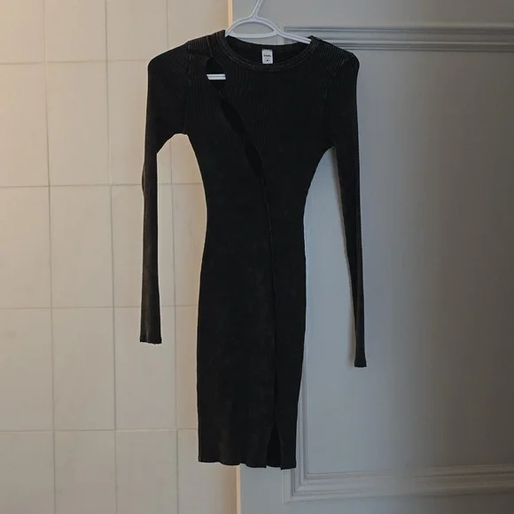 Dress - Picture 1 of 2